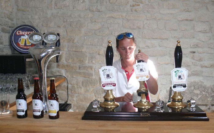 Un cours d'eau dans le centre de Saintes